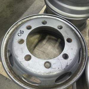 Диск колёсный R19.5x6.75 Mercedes не красивая фаска DSC_031568